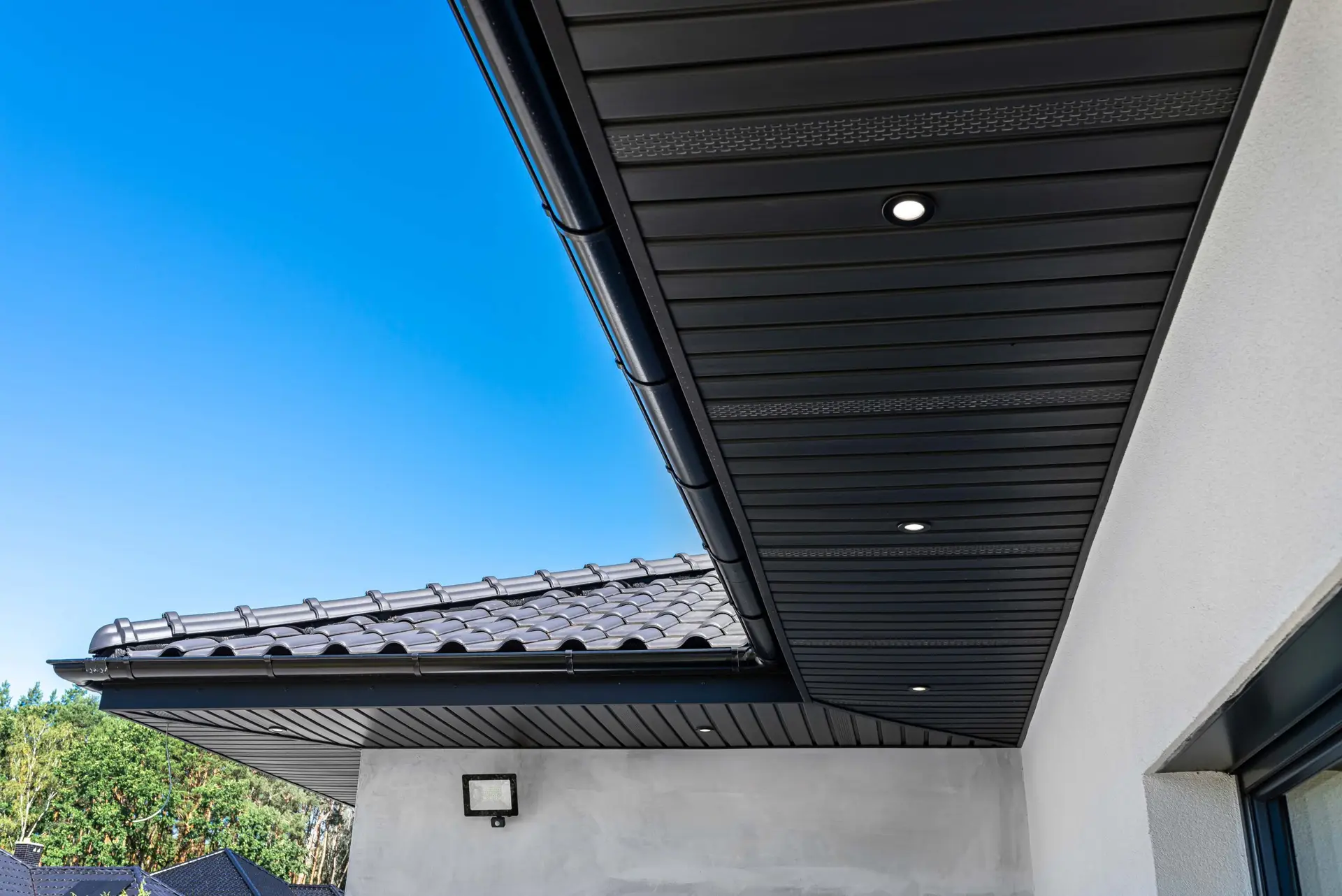 Dark soffit under the roof edge of a new home
